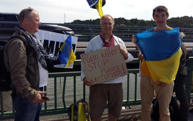 Путину устроили "коридор позора" в Финляндии