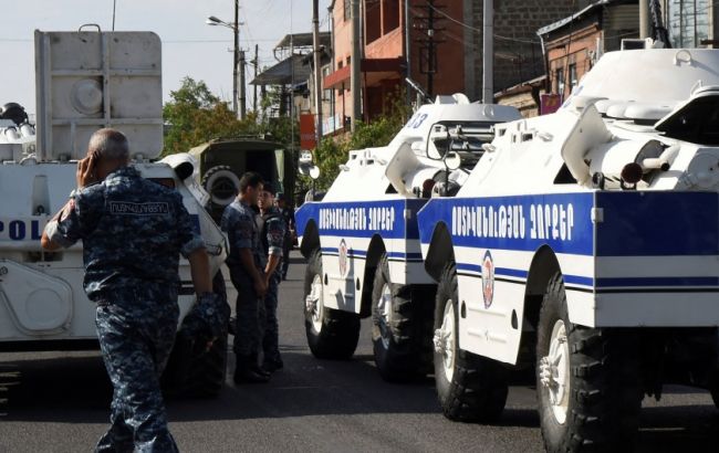 Двоє загарбників поліцейської дільниці в Єревані здалися владі