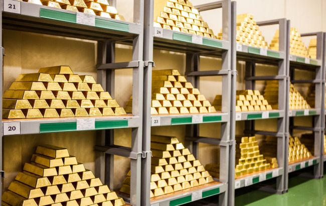 Ціни на золото зросли до максимуму за 9 років на тлі нових випадків COVID-19