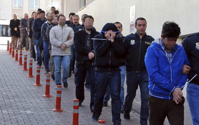 В Турции свыше 9 тыс. полицейских отстранили от службы за связи с Гюленом