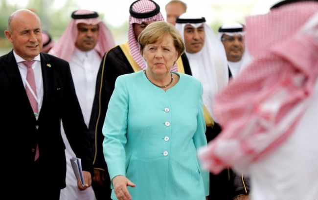 Меркель посещает Саудовскую Аравию для подписания военных соглашений