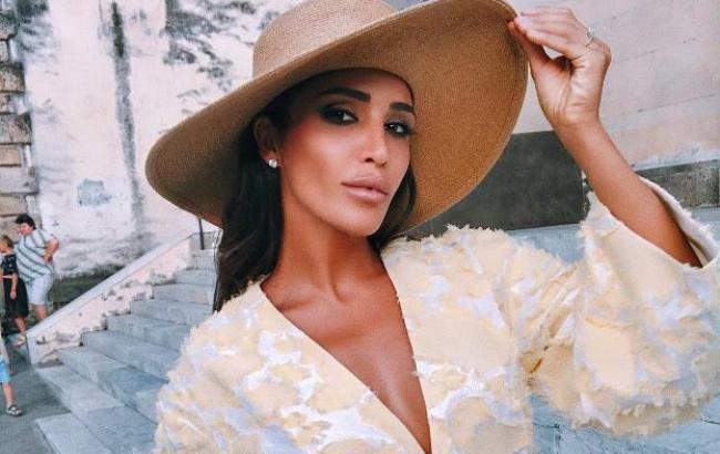 "Любит авто, поезда и самолеты": Санта Димопулос призналась, что за ней ухаживает "джентльмен" (видео)