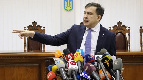 Саакашвили избрали ночной домашний арест