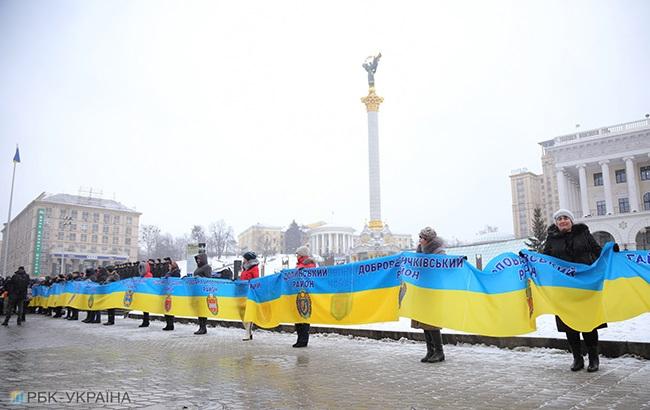 День Соборности: в Киеве развернули самый длинный флаг Украины (фоторепортаж)