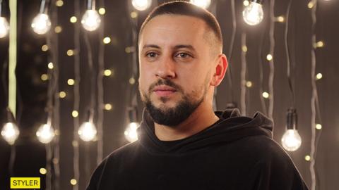 "Тем, кто дороже всего": MONATIK зачитал проникновенный стих на YUNA 2018