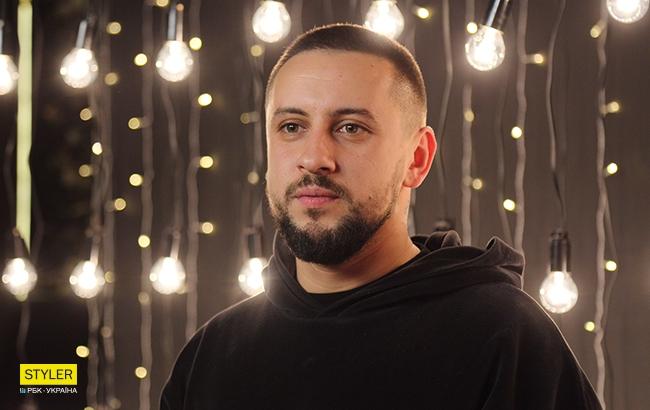 "Тем, кто дороже всего": MONATIK зачитал проникновенный стих на YUNA 2018