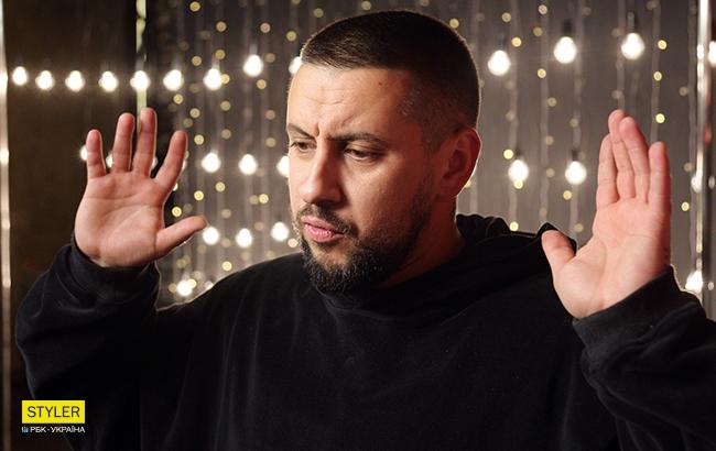 "Упал - поднялся": MONATIK свалился со сцены во время выступления (видео)