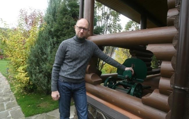 З дозволом на носіння: у Яценюка знайшли 27-кілограмового "Максима"