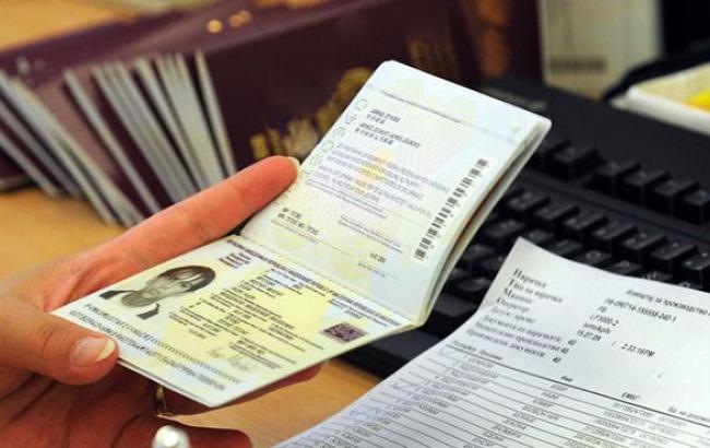 Безвізовий режим з ЄС для власників біометричних паспортів почне діяти з 2015 р., - МЗС України
