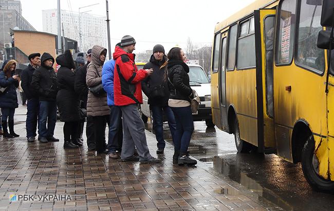 "Мені все одно, хто у тебе помер": у Рівному водій маршрутки відмовив у безкоштовному проїзді синові загиблого АТОшника