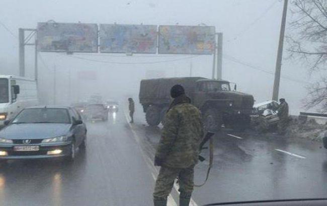 В Луганске "Урал" въехал в маршрутку, есть раненые, - СМИ
