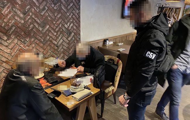 Ректор київського вишу підозрюється в участі в переправленні нелегалів до ЄС