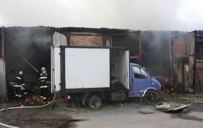 Возле Винницы горели склады компании "Битек", пострадал кладовщик