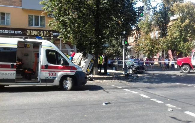 У Сумах авто поліції вилетіло на тротуар і збило пішоходів