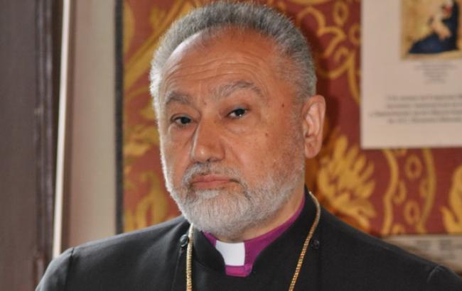 Порошенко висловив співчуття з приводу смерті глави Вірменської апостольської церкви в Україні