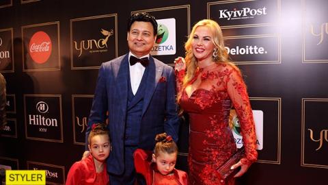 Красная дорожка YUNA 2018: Камалия вывела в свет подросших дочек-двойняшек (фото)