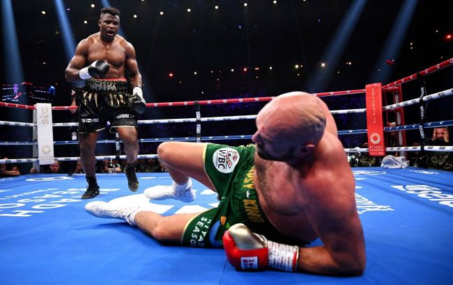 "Просто боїться". Промоутер Усика зажадав доказів травми Ф'юрі