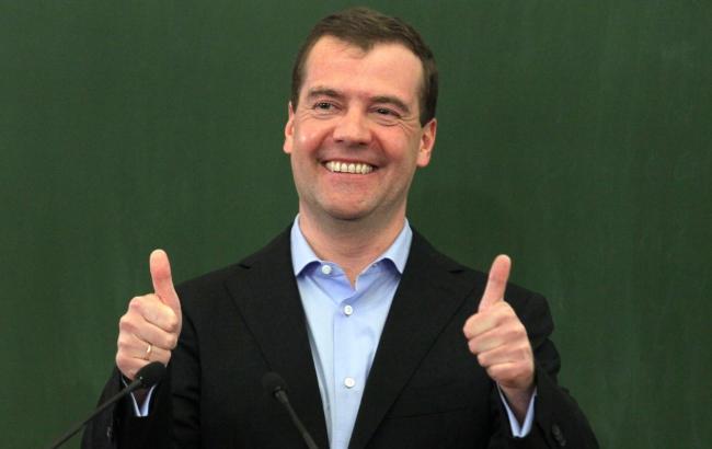 Медведев пожелал росСМИ "лайков" от власти