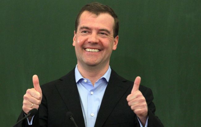 Медведєв за 2014 р. заробив більше Путіна