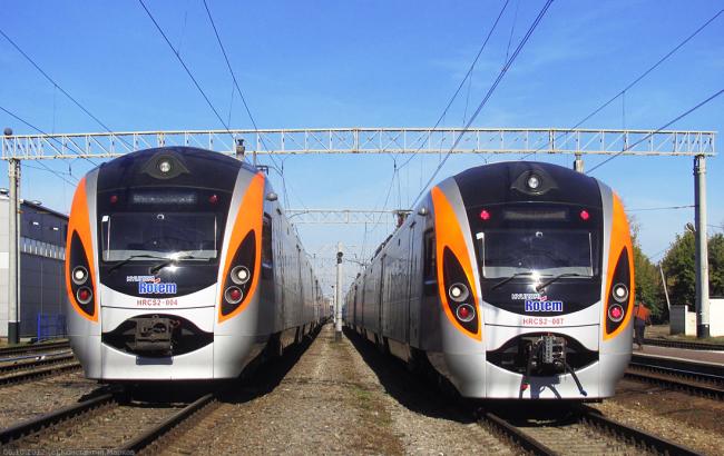 Под Харьковом сошел с рельсов поезд Hyundai