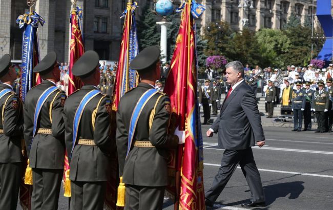 Порошенко наградил пятерых иностранцев орденом "За заслуги"