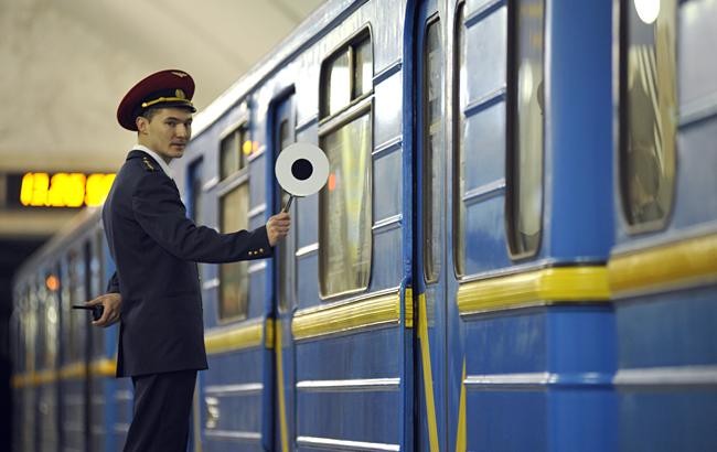 В новогоднюю и рождественскую ночи метро в Киеве будет работать на три часа дольше