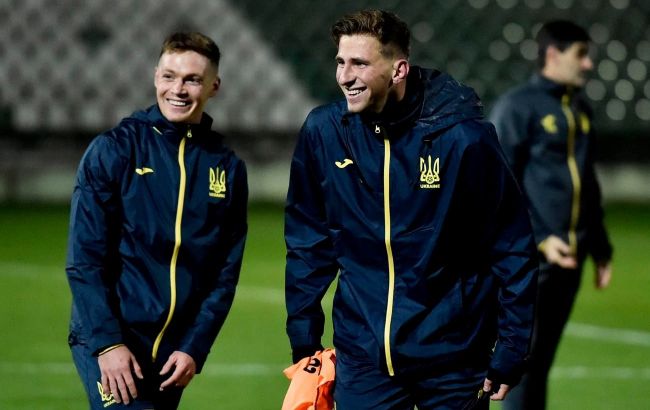 Футболистов сборной Украины внесли в список уклонистов: что им угрожает