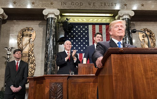 Трамп до розблокування допомоги Україні знав про анонімну скаргу на розмову з Зеленським