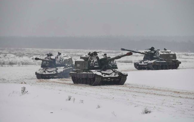 Россия тайно перебрасывает на Донбасс танки, боеприпасы и горючее, - разведка
