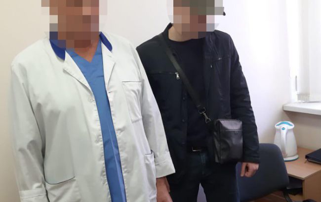 В Киеве на взятке задержали врача онкологического диспансера