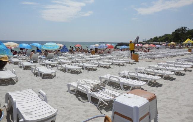 Жители Одессы уже открыли пляжный сезон