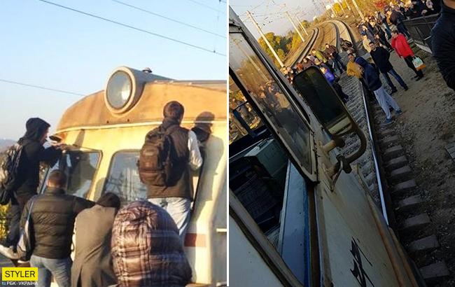 "Смеялись над индийскими перегруженными поездами": в соцсети отреагировали на инцидент с киевской электричкой