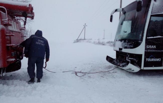 Погода в Украине: синоптики предупреждают о гололедице на дорогах 19 января