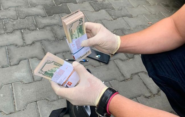 В Украине задержали иностранцев, которые продавали на территории страны поддельные доллары