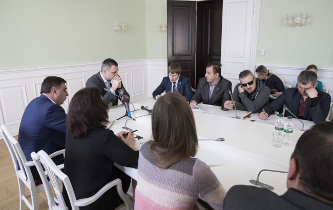 Кличко зустрівся з родинами героїв Небесної сотні