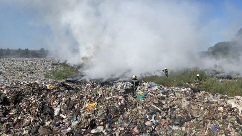 Под Киевом горит свалка с мусором