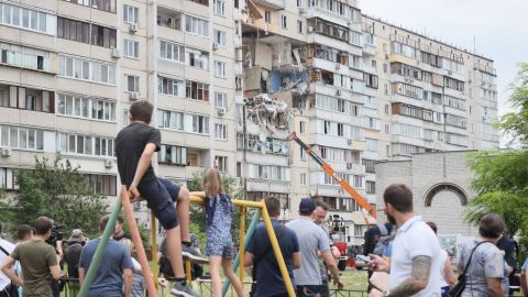 Вибух будинку на Позняках: сусіди знайшли "крайню"