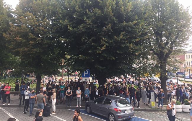 В Чернівцях протестують через внесення міста в червону зону