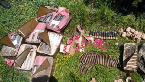 Біля залізничної зупинки на Донбасі виявили прихований арсенал бойовиків