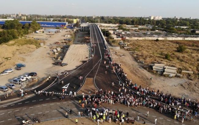 У Херсоні за програмою Зеленського відкрили перший з'їзд шляхопроводу "ХБК-Таврійський"