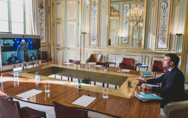 Макрон через кризу в Україні відклав висунення на пост президента