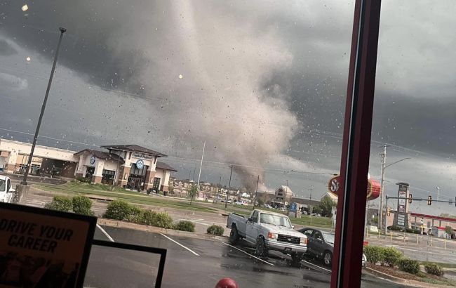 В американському Канзасі вирував торнадо. Багато руйнувань, є жертви