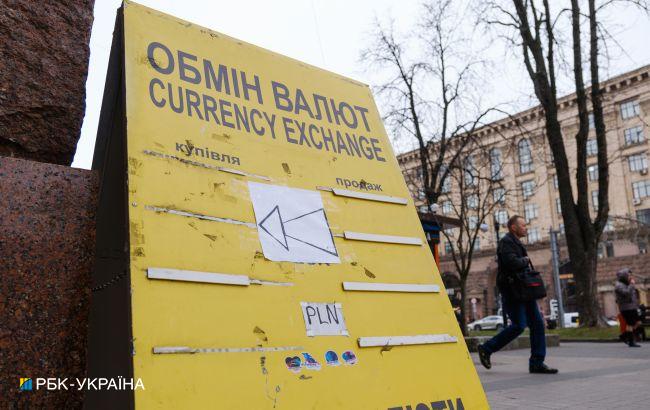 Курс долара прискорив падіння: скільки коштує валюта в Україні 26 квітня