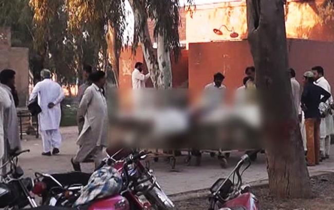 Смотритель храма в Пакистане зарезал кинжалом 20 человек