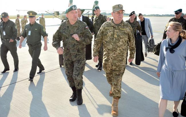 В Украину прибыла делегация офицеров и генералов ВС Польши