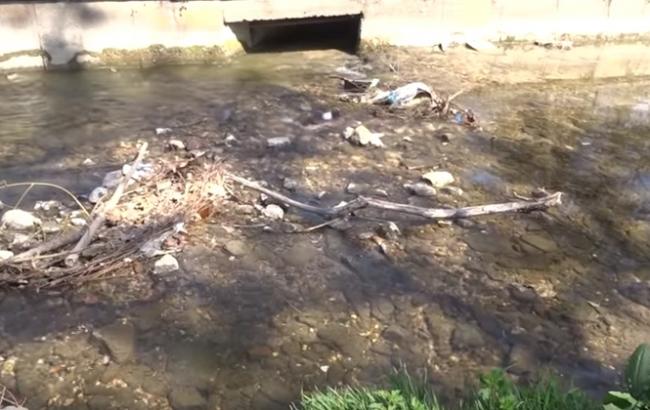 "Страшний сморід та сміття": в мережі показали відео набережної в окупованому Криму
