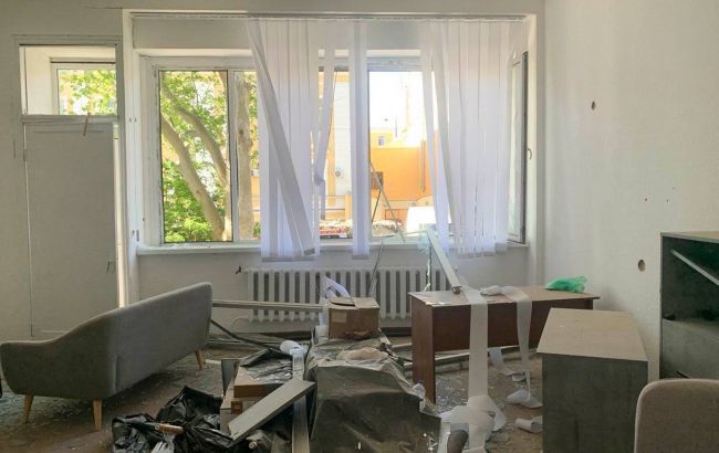 Ракетний обстріл Одеси: росіяни пошкодили будівлю представництва омбудсмена