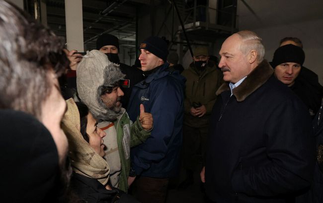 Лукашенко заявив, що не змушуватиме мігрантів на кордоні Білорусі повертатися додому