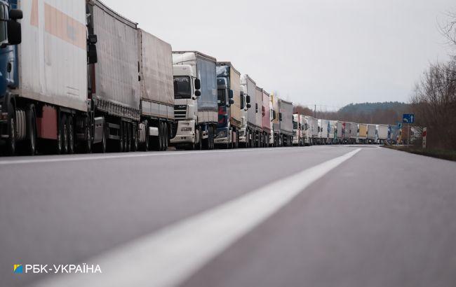 Більше 2 тисяч вантажівок в черзі: в ДПСУ розповіли про ситуацію на кордоні з Польщею