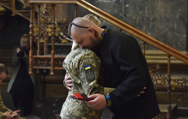 Звання Героя України посмертно. Які виплати та пільги отримують родичі